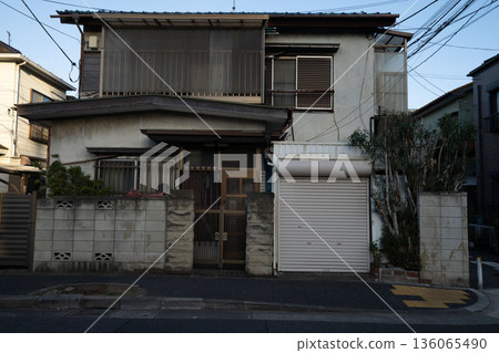 Old Japanese wooden two-story house/small house/detached house/ Old Japanese wooden two-story house/small house/detached house/ 136065490