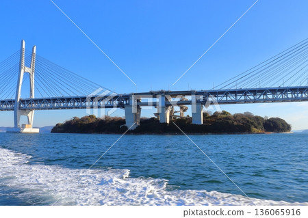 從船上眺望岩黑島（香川縣坂出市） 136065916