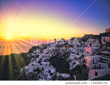 Sunset view of the white townscape of Suntory Island, standing on a cliff Sunset view of the white townscape of Suntory Island, standing on a cliff 136066118