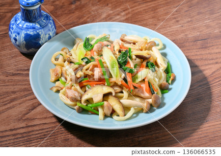 Note: Steam is synthetic. Yakiudon noodles with plenty of vegetables. 136066535