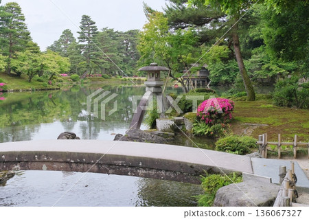 Kenrokuen Garden Kuragaike和燈籠燈籠 Kenrokuen Garden Kuragaike和燈籠燈籠 136067327