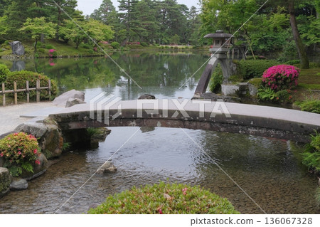 Kenrokuen Garden Kuragaike and the lantern lantern Kenrokuen Garden Kuragaike and the lantern lantern 136067328
