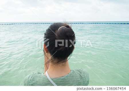 少女 海 大海 136067454