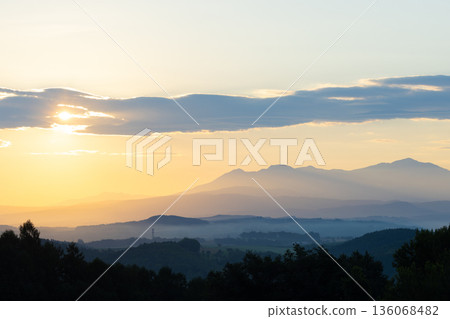 北海道美瑛的晨景 08 北海道美瑛的晨景 08 136068482