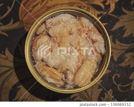 The pinnacle of bliss: shining golden luxury canned crab The pinnacle of bliss: shining golden luxury canned crab 136069152