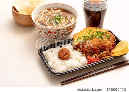 Examples of high-calorie dishes that may cause lifestyle-related diseases (fried foods) 136069430