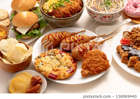 Examples of high-calorie dishes that may cause lifestyle-related diseases (fried foods) Examples of high-calorie dishes that may cause lifestyle-related diseases (fried foods) 136069440