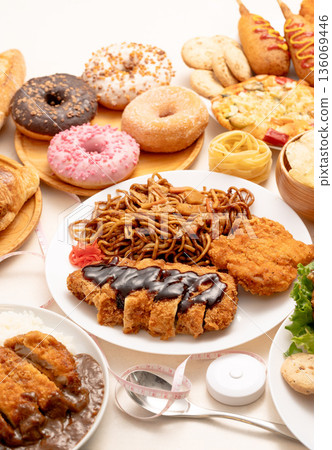 Examples of high-calorie dishes that may cause lifestyle-related diseases (fried foods) 136069446