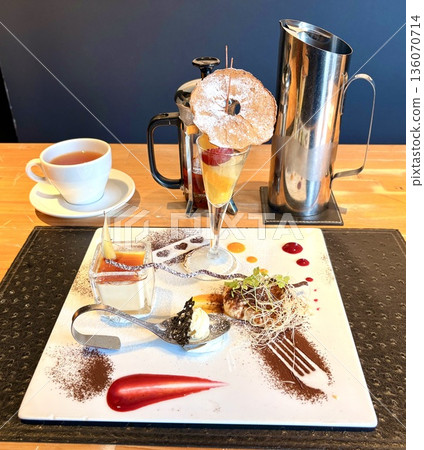 午後陽光照耀下的甜美皮亞 136070714