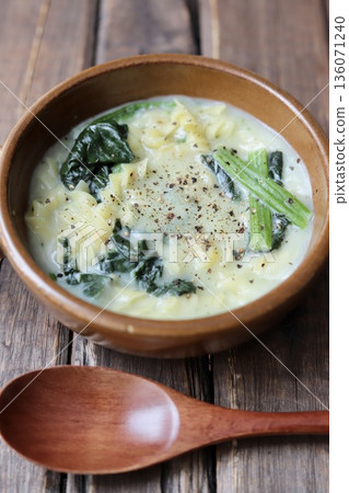 短意麵菠菜奶油湯 136071240