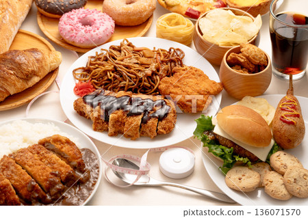 高熱量食物可能導致生活方式相關疾病的例子(油炸食品) 高熱量食物可能導致生活方式相關疾病的例子(油炸食品) 136071570