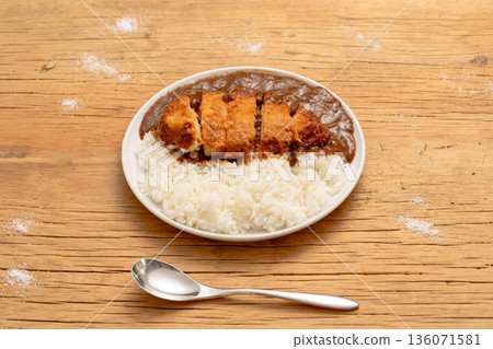鹹味食物:咖哩豬排 鹹味食物:咖哩豬排 136071581