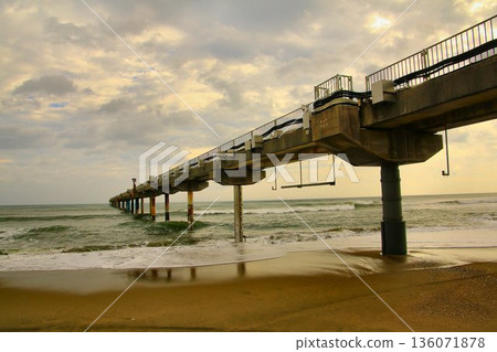 須田濱海灘上的羽崎海洋研究設施是日本最大的觀景碼頭，長 427 公尺。 136071878