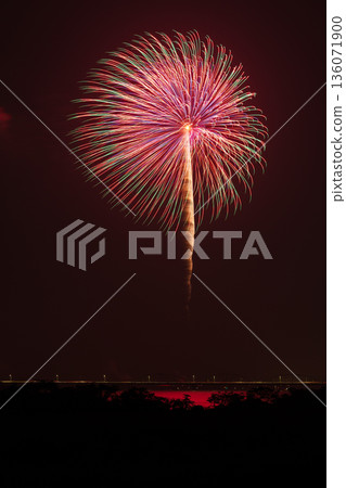 日本夏季傳統：煙火（水鄉小見川煙火節） 136071900