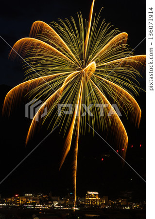 日本夏季傳統:煙火(千曲川夏季煙火節) 日本夏季傳統:煙火(千曲川夏季煙火節) 136071914