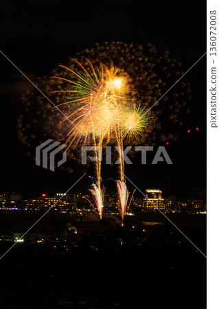 日本夏季傳統:煙火(千曲川夏季煙火節) 日本夏季傳統:煙火(千曲川夏季煙火節) 136072008