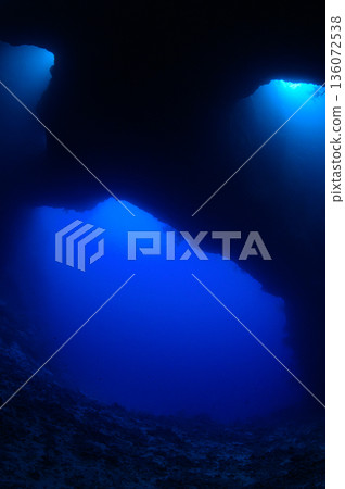 帛琉，蔚藍的海與水下洞穴，潛水場景 136072538