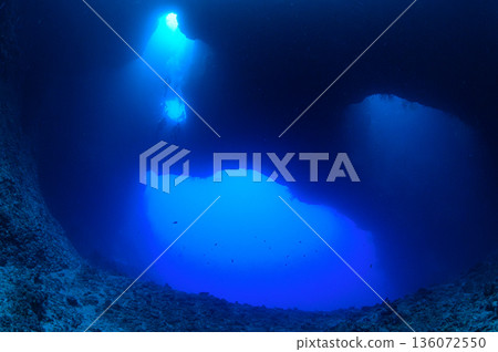 Blue sea and underwater caves, Palau, diving scene 136072550