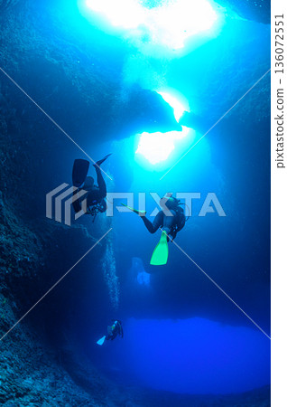 帛琉，蔚藍的海與水下洞穴，潛水場景 136072551