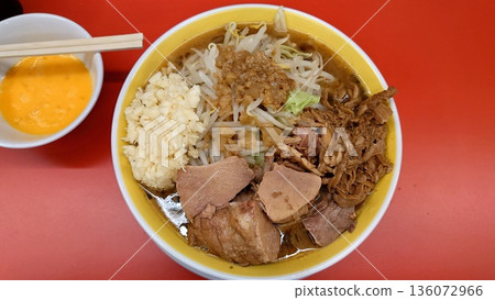 Ramen with plenty of pork, garlic, and vegetables Ramen with plenty of pork, garlic, and vegetables 136072966