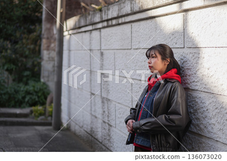 Portrait of a woman strolling through Arakicho, Shinjuku Portrait of a woman strolling through Arakicho, Shinjuku 136073020