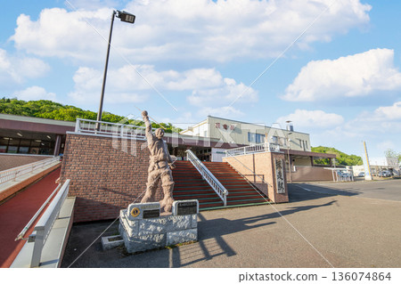 北海道網走市,晴天的 JR 網走站 北海道網走市,晴天的 JR 網走站 136074864