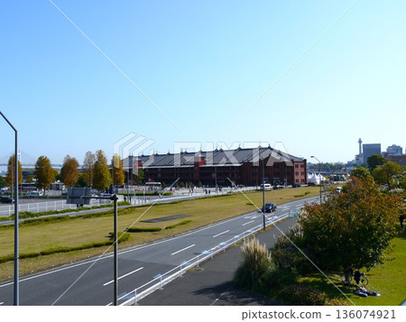 藍天下的紅磚倉庫 136074921