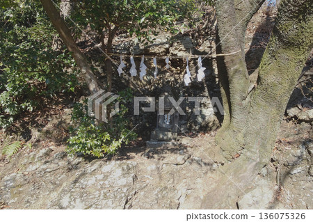 Sengen Shrine on Mt. Kannokura [Outer Chichibu Seven Peaks Traverse Hiking Course] Ogawa Town, Saitama Prefecture 136075326