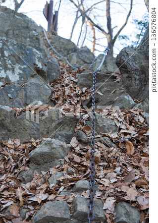 Close-up of the chain section of Mt. Ishison [Outer Chichibu Seven Peaks Traverse Hiking Course] Ogawa Town, Saitama Prefecture 136076804