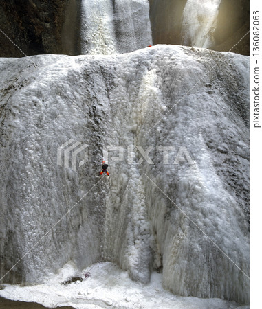 Romantic Ibaraki (One of Japan's three most famous waterfalls, Fukuroda Falls, 120m high and 73m wide, freezes completely once every few years) Daigo Town, Kuji District Romantic Ibaraki (One of Japan's three most famous waterfalls, Fukuroda Falls, 120m high and 73m wide, freezes completely once every few years) Daigo Town, Kuji District 136082063