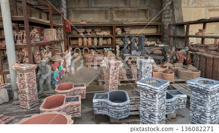 Ceramics retail display, Decorative pottery and sculpture showcase 136082271
