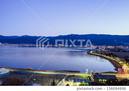 [Light trail night view] Dawn sky and night view of Lake Suwa [Suwa City] 136084886