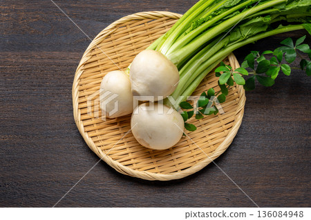 新鮮帶葉蘿蔔 新鮮帶葉蘿蔔 136084948