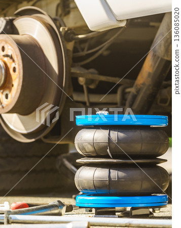 Car in service. Installing air ride suspension. Car in service. Installing air ride suspension. 136085020