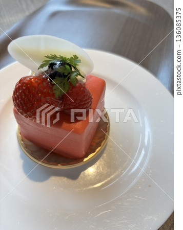 在咖啡廳吃的甜點 136085375