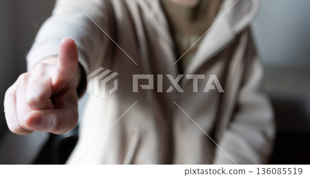 pointing finger pose 136085519