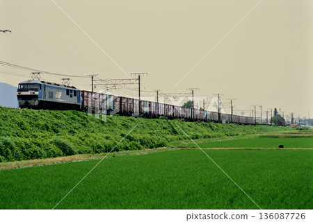 EF210-2 container freight train running on the Tokaido Line in 2007 EF210-2 container freight train running on the Tokaido Line in 2007 136087726