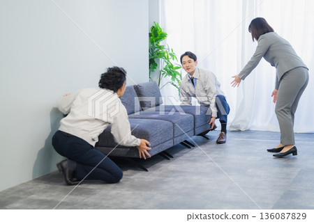 Image of office relocation 136087829