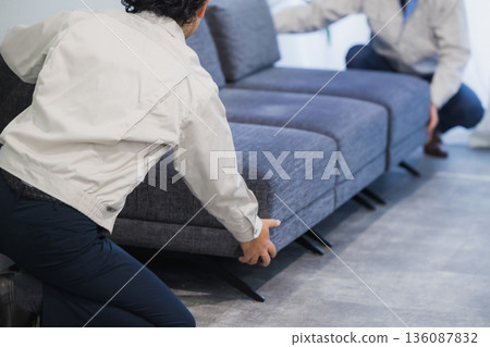 Image of office relocation 136087832