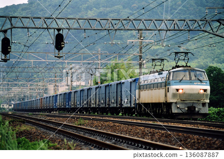 2007 EF66106 freight train running on the Tokaido Line 2007 EF66106 freight train running on the Tokaido Line 136087887