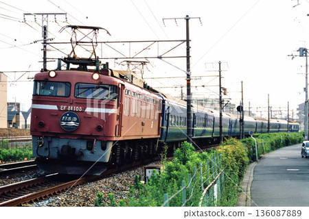 2007年 EF81108藍色列車日本海2號在東海道線運行 136087889