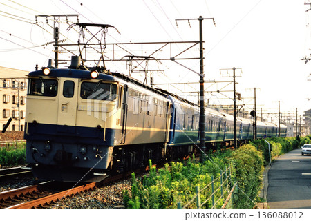 2007 EF651100 Blue Train Ginga running on the Tokaido Line 2007 EF651100 Blue Train Ginga running on the Tokaido Line 136088012