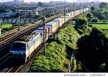 2007年,EF66121次貨櫃貨運列車在東海道線上運行 2007年,EF66121次貨櫃貨運列車在東海道線上運行 136088017