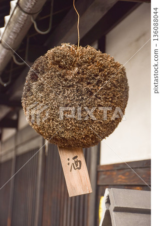 屋簷下的雪松碗 136088044