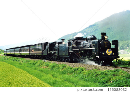2007年：快速SL山口號列車，由C571和C56160兩台機車牽引。 136088082