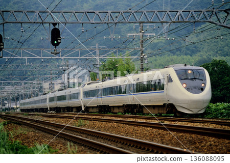 2007: 12-car 681 series Thunderbird express trains running on the Tokaido Line 136088095