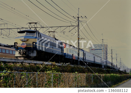 2007年EF6651次藍色列車那霸/曉號行駛於東海道線 136088112