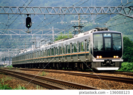 2007年：七列321係地方列車運行於JR京都線。 136088123