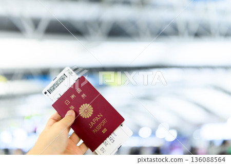 日本護照與登機證 ■攝影合作：關西國際機場（KIX） 136088564