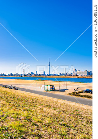 從荒川溪眺望晴空塔 136089119